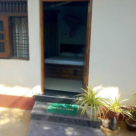 Nethmi Rooms Negombo Bagian luar foto