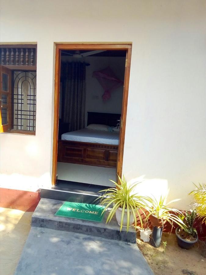 Nethmi Rooms Negombo Bagian luar foto